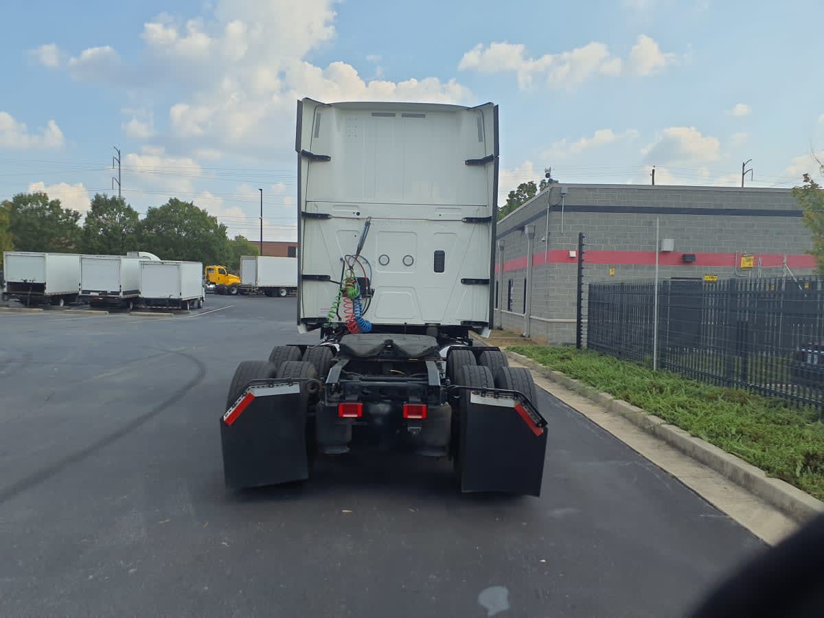 2022 International LT in Atlanta, GA — photo 5