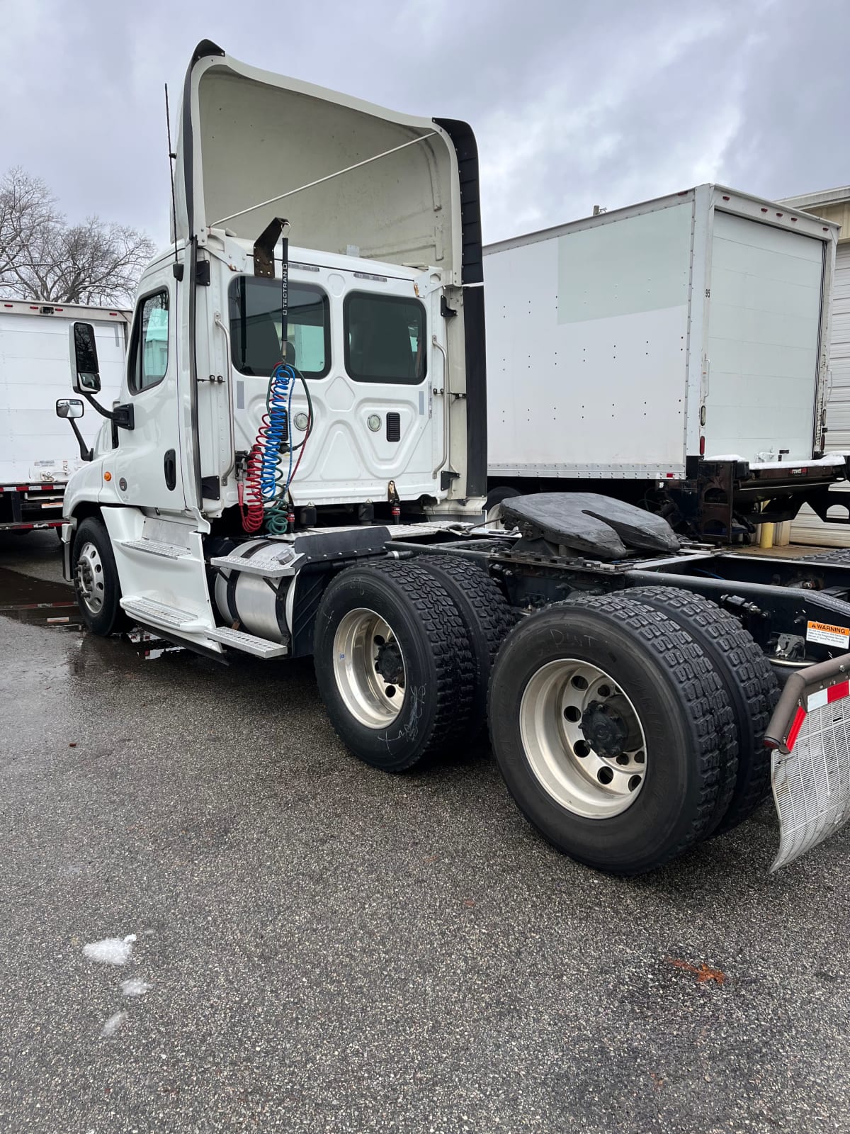 2015 Freightliner/Mercedes CASCADIA 125 568408