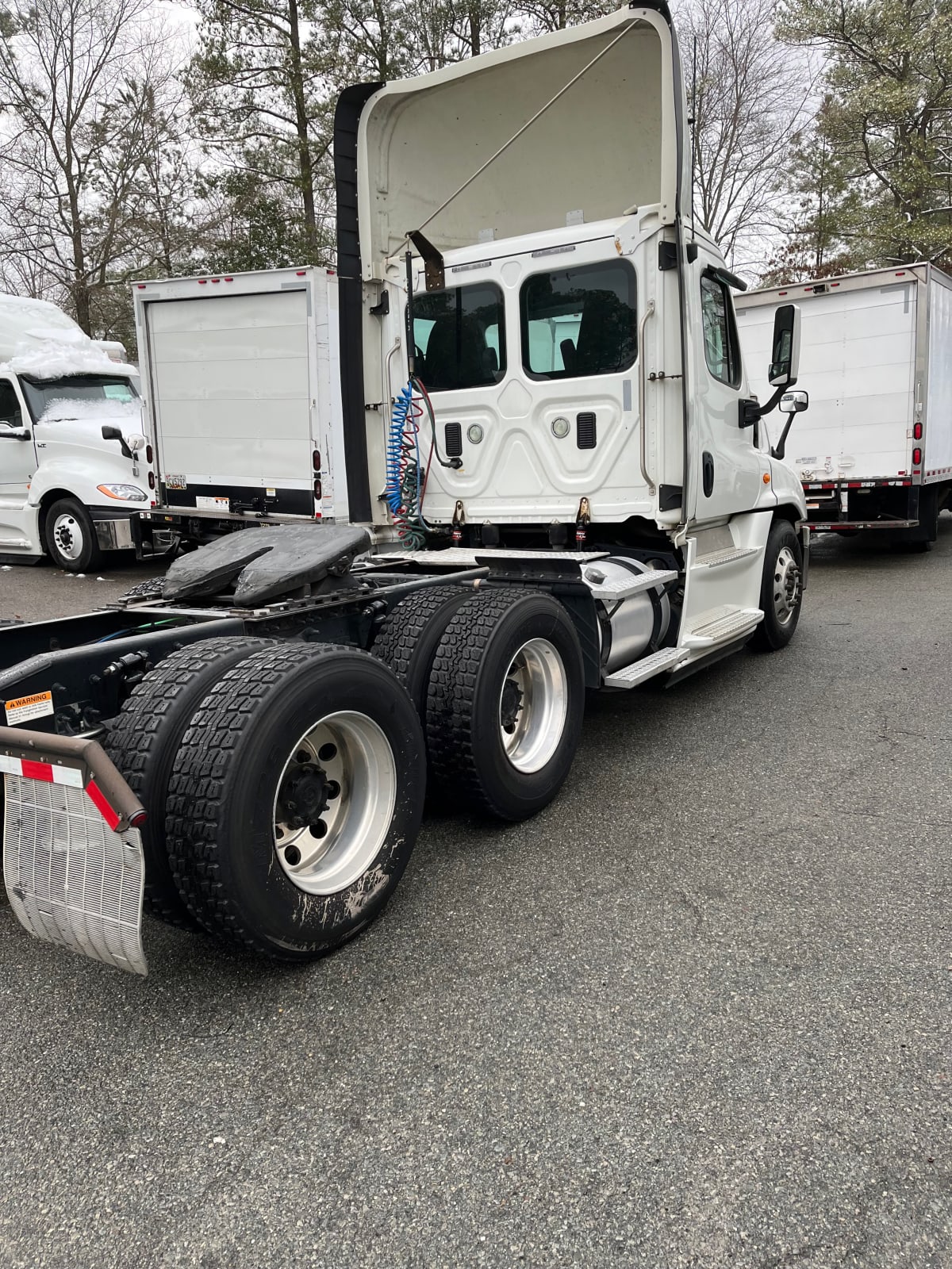 2015 Freightliner/Mercedes CASCADIA 125 568408