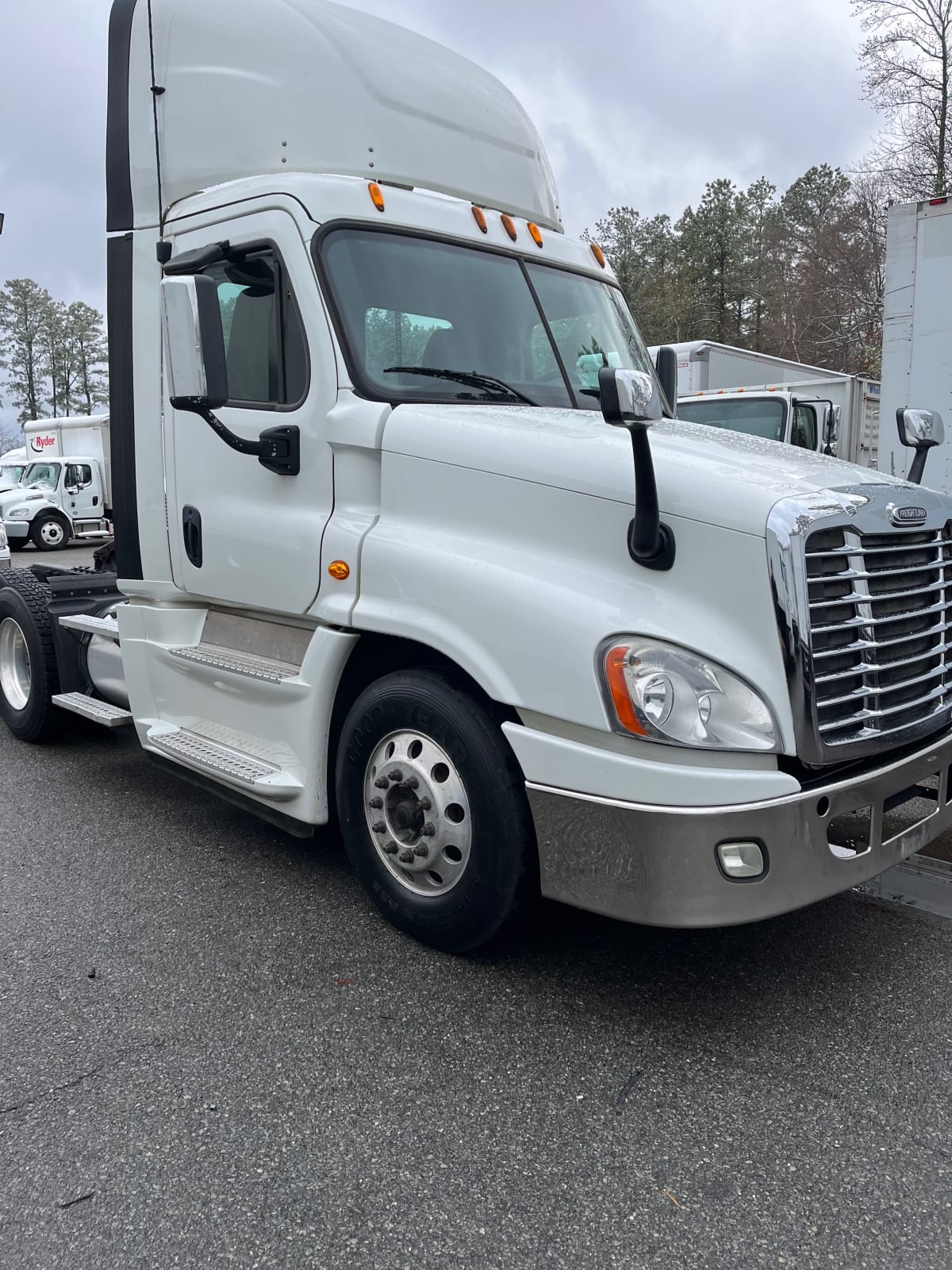 2015 Freightliner/Mercedes CASCADIA 125 568408