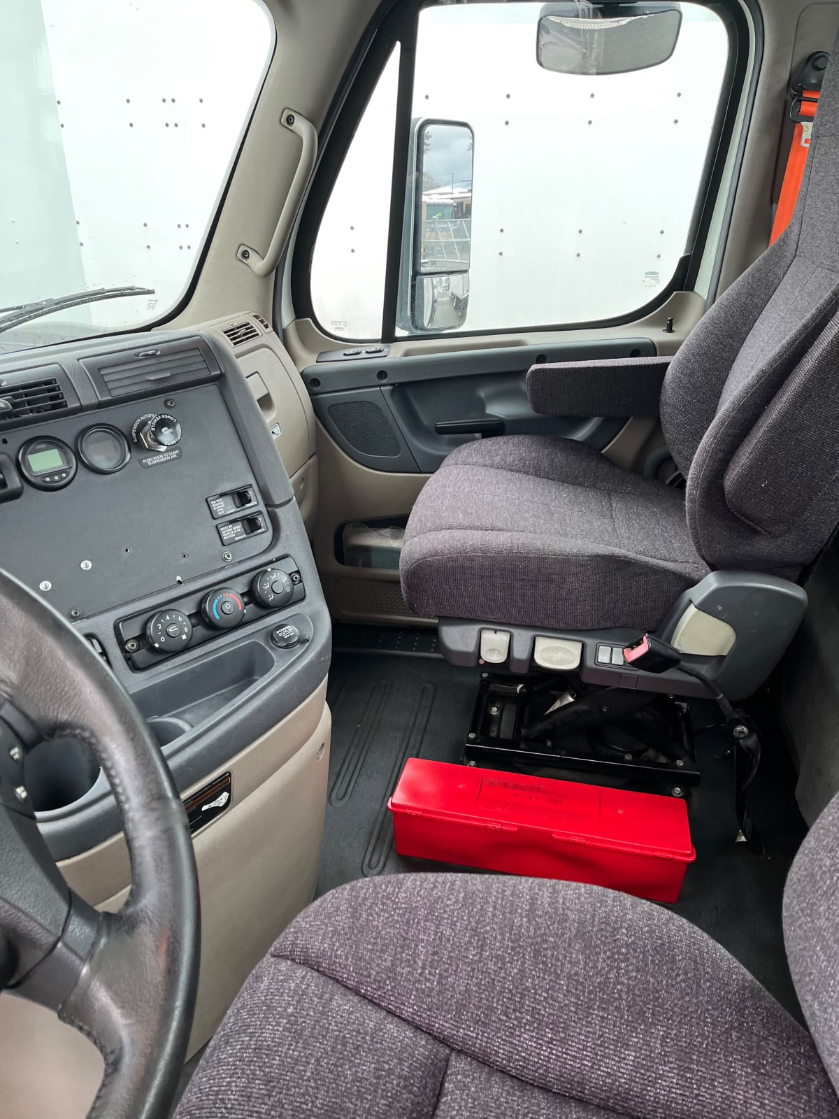 2015 Freightliner/Mercedes CASCADIA 125 568408