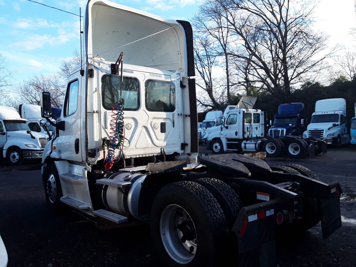 2015 Freightliner/Mercedes CASCADIA 113 568436