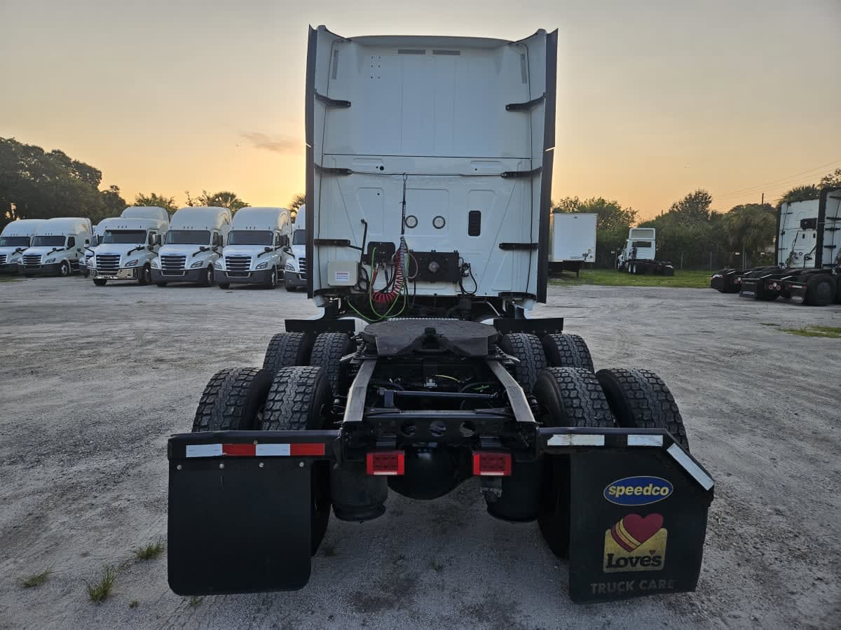 2022 International LT in Orlando, FL — photo 5