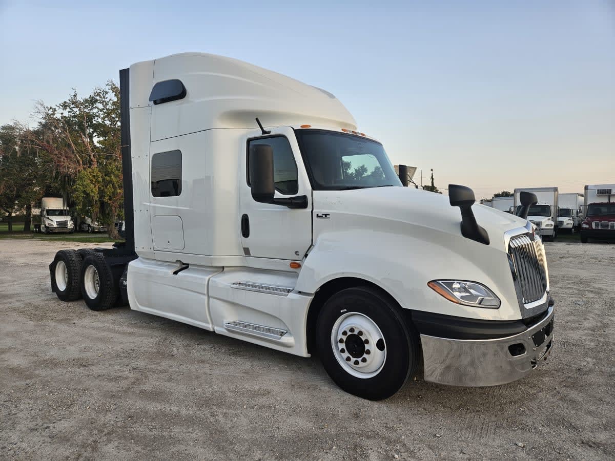 2022 International LT in Orlando, FL — photo 3