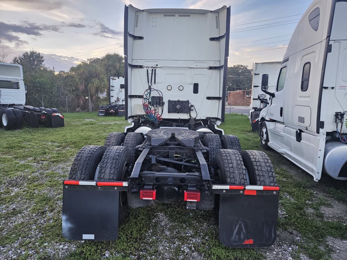 2022 International LT in Orlando, FL — photo 5