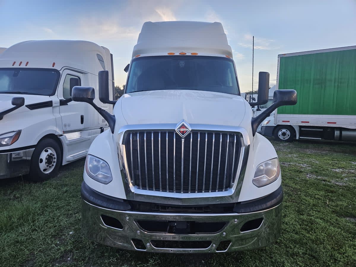 2022 International LT in Orlando, FL — photo 2