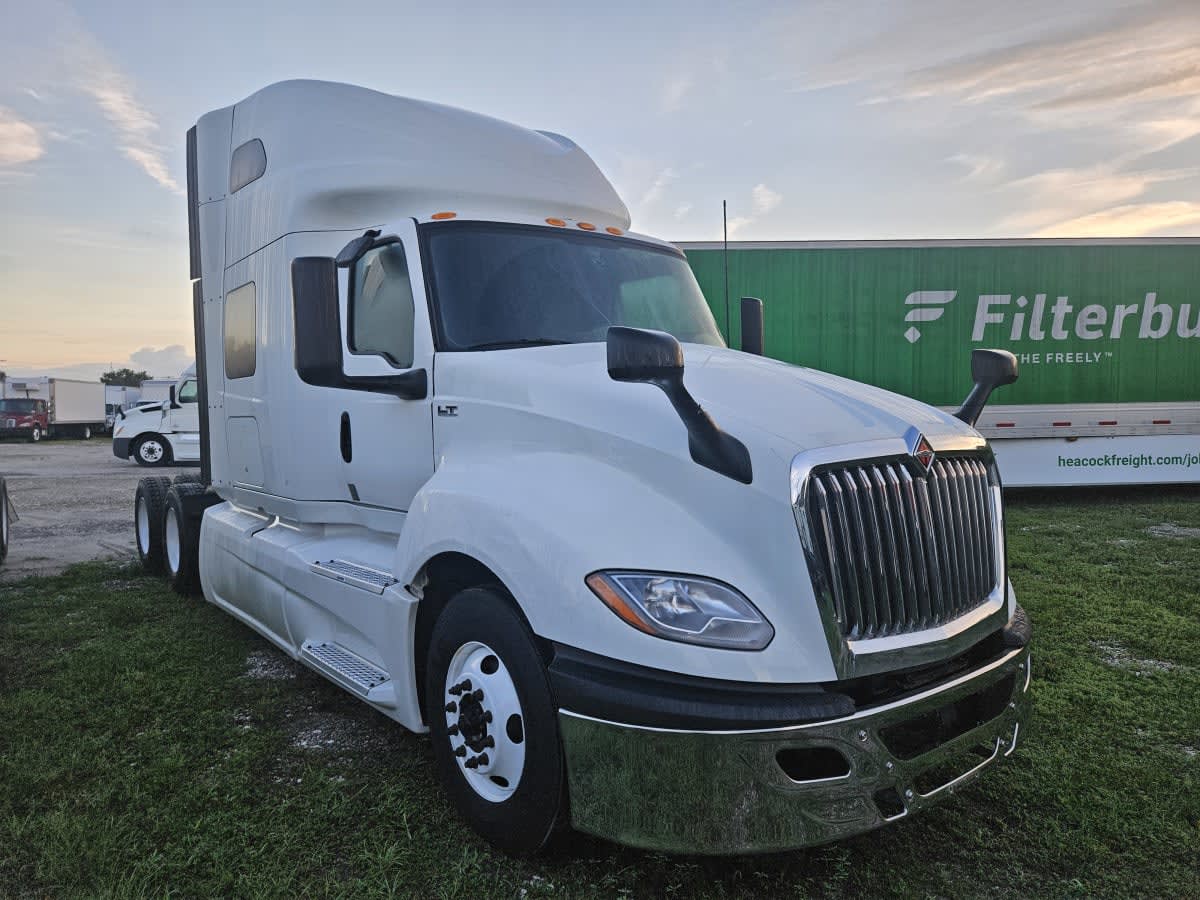 2022 International LT in Orlando, FL — photo 3