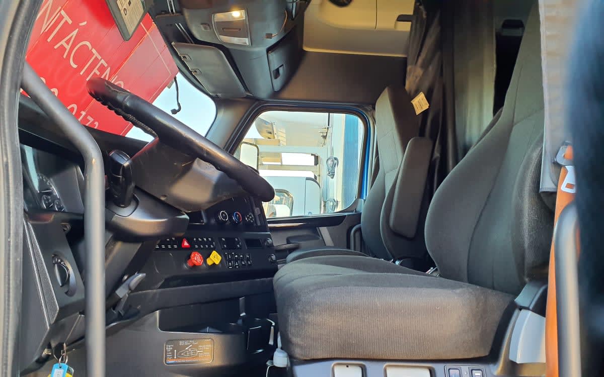 2022 Freightliner - image 7