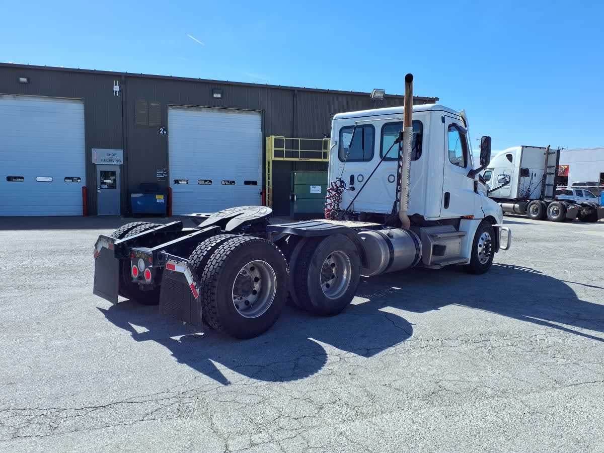 2022 Freightliner - image 4