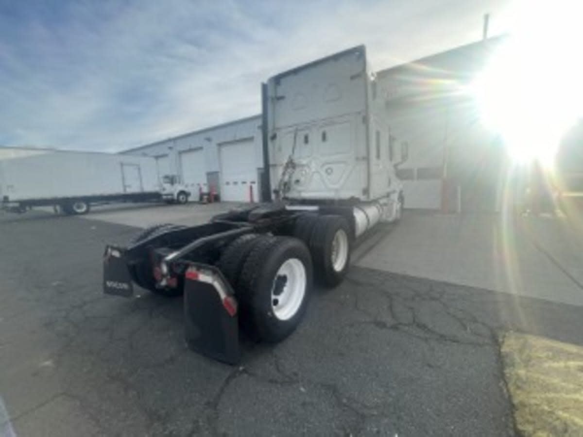 2022 Freightliner - image 4