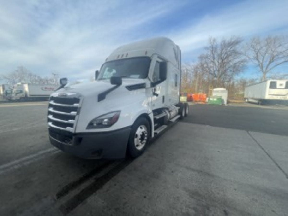 2022 Freightliner - image 1