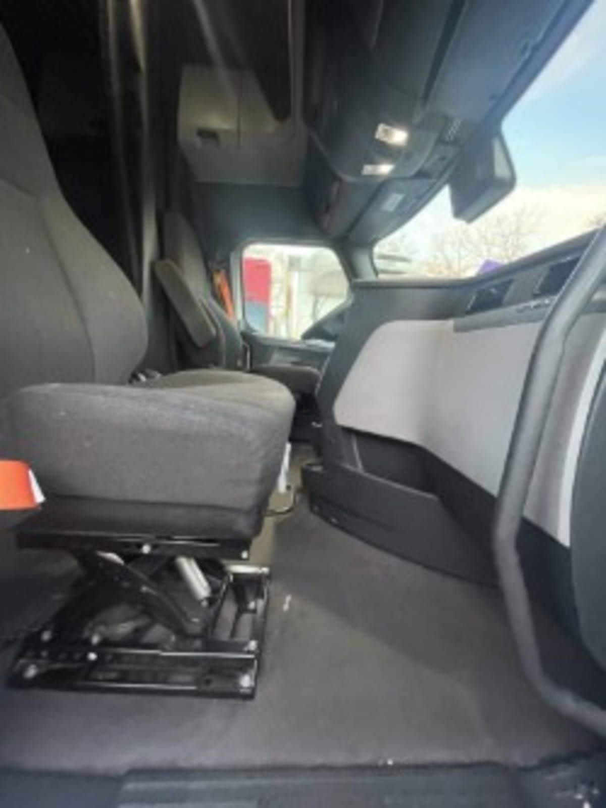 2022 Freightliner - image 7