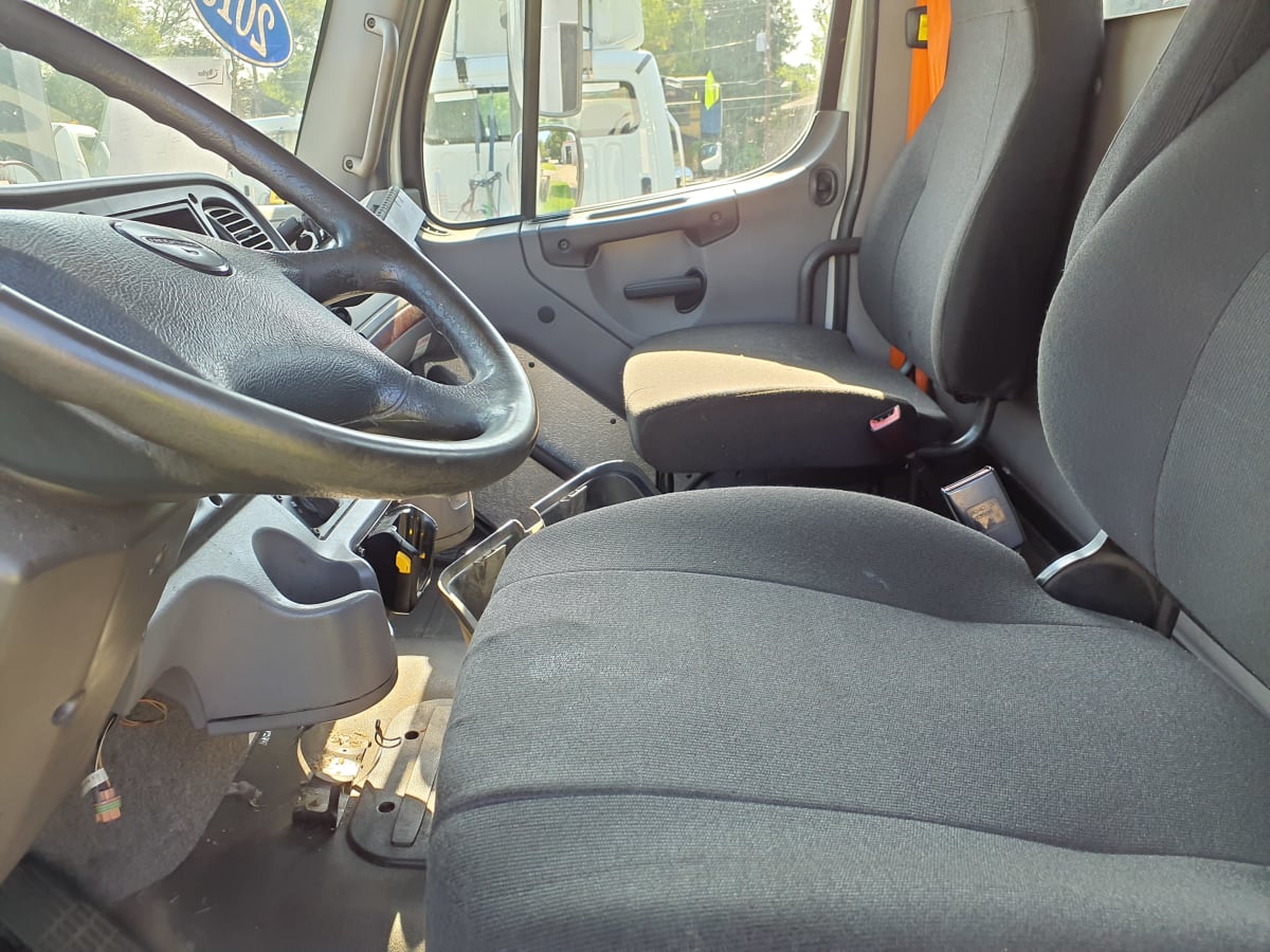 2015 Freightliner/Mercedes M2 106 570183