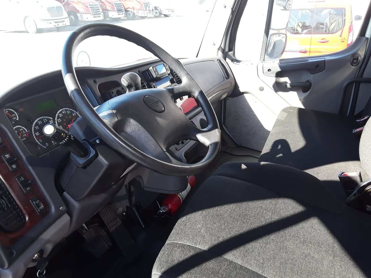 2023 Freightliner/Mercedes M2 106 570202