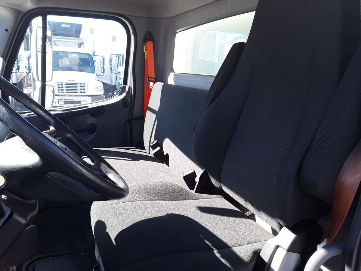 2023 Freightliner/Mercedes M2 106 570202