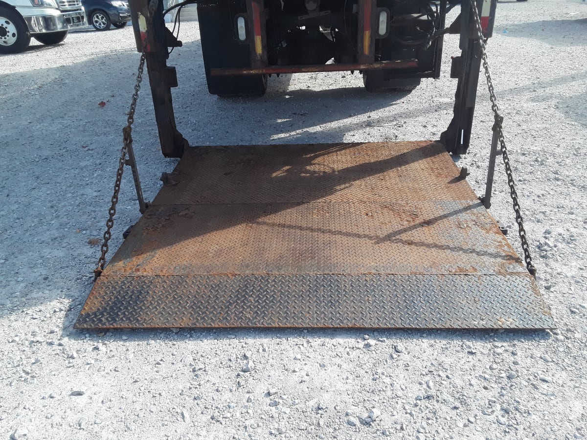 2015 Freightliner M2 106 570901