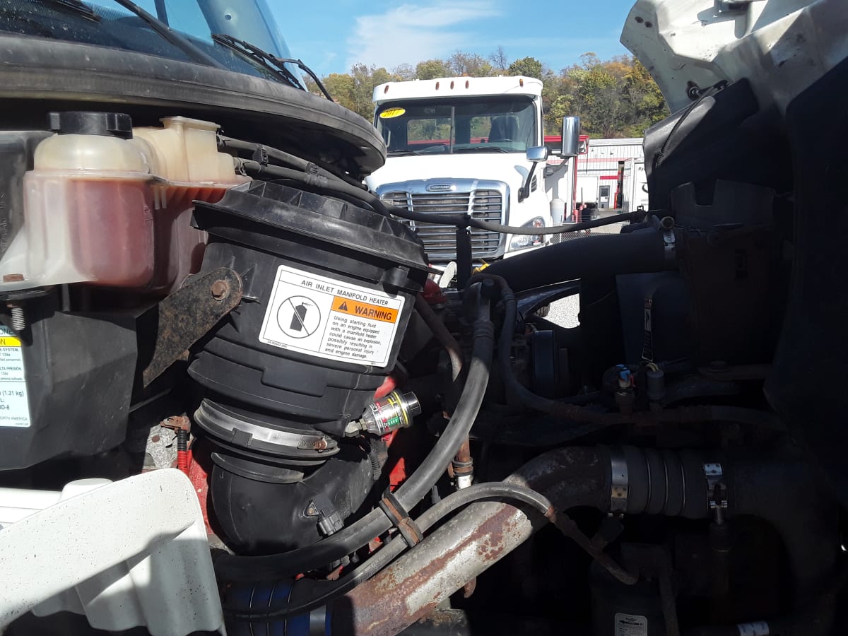 2015 Freightliner M2 106 570901