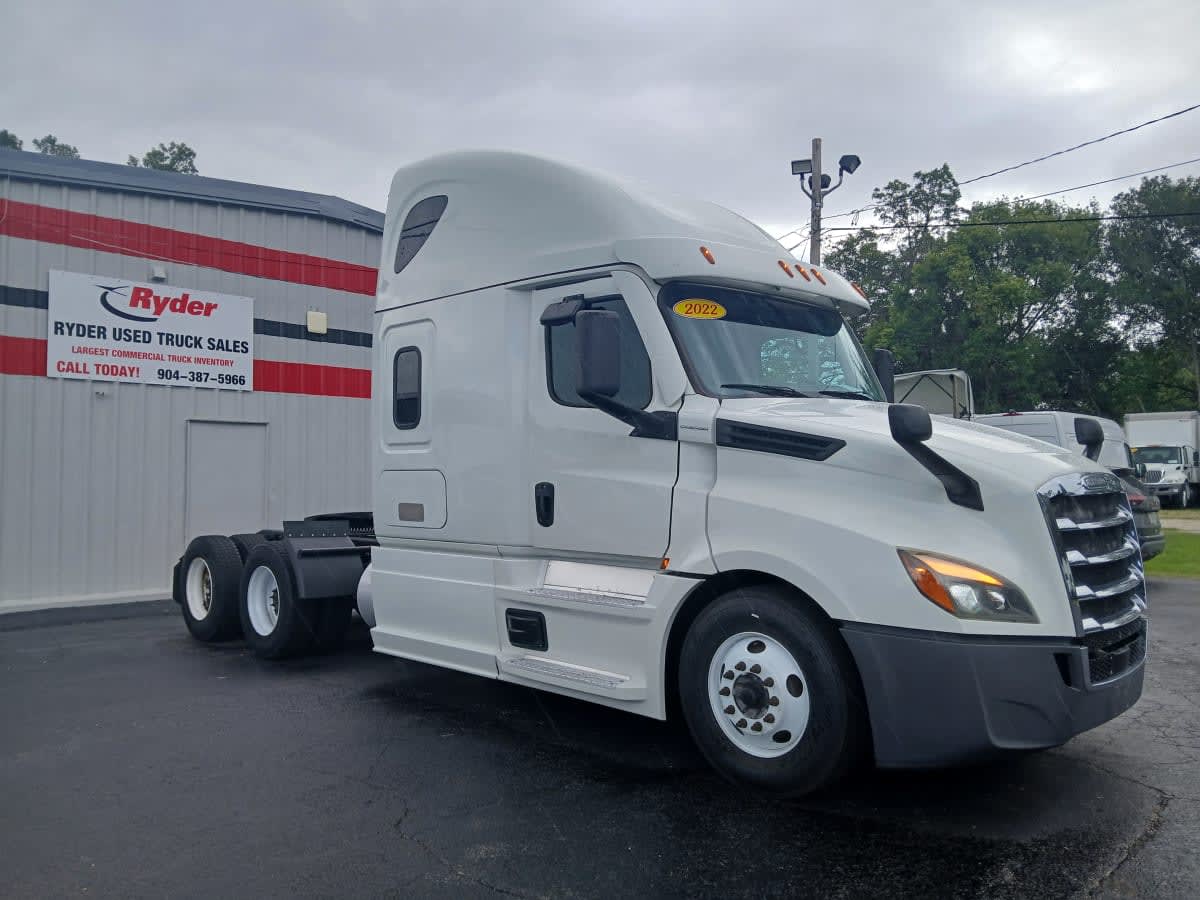 2022 Freightliner Cascadia in Jacksonville, FL — photo 3