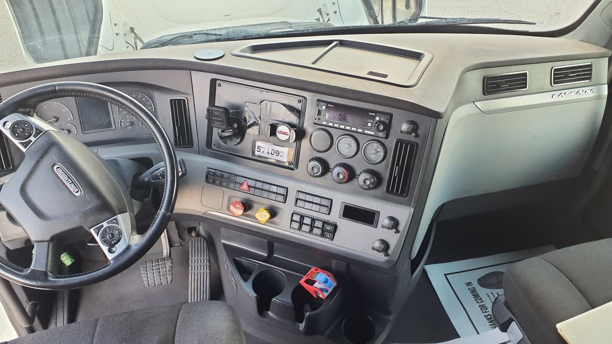 2022 Freightliner Cascadia in Birmingham, AL — photo 7