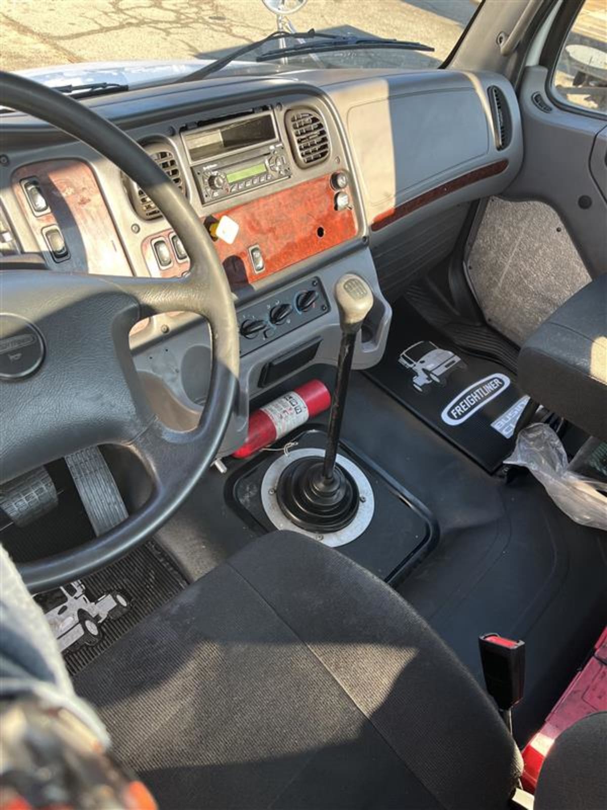 2015 Freightliner/Mercedes M2 106 571430