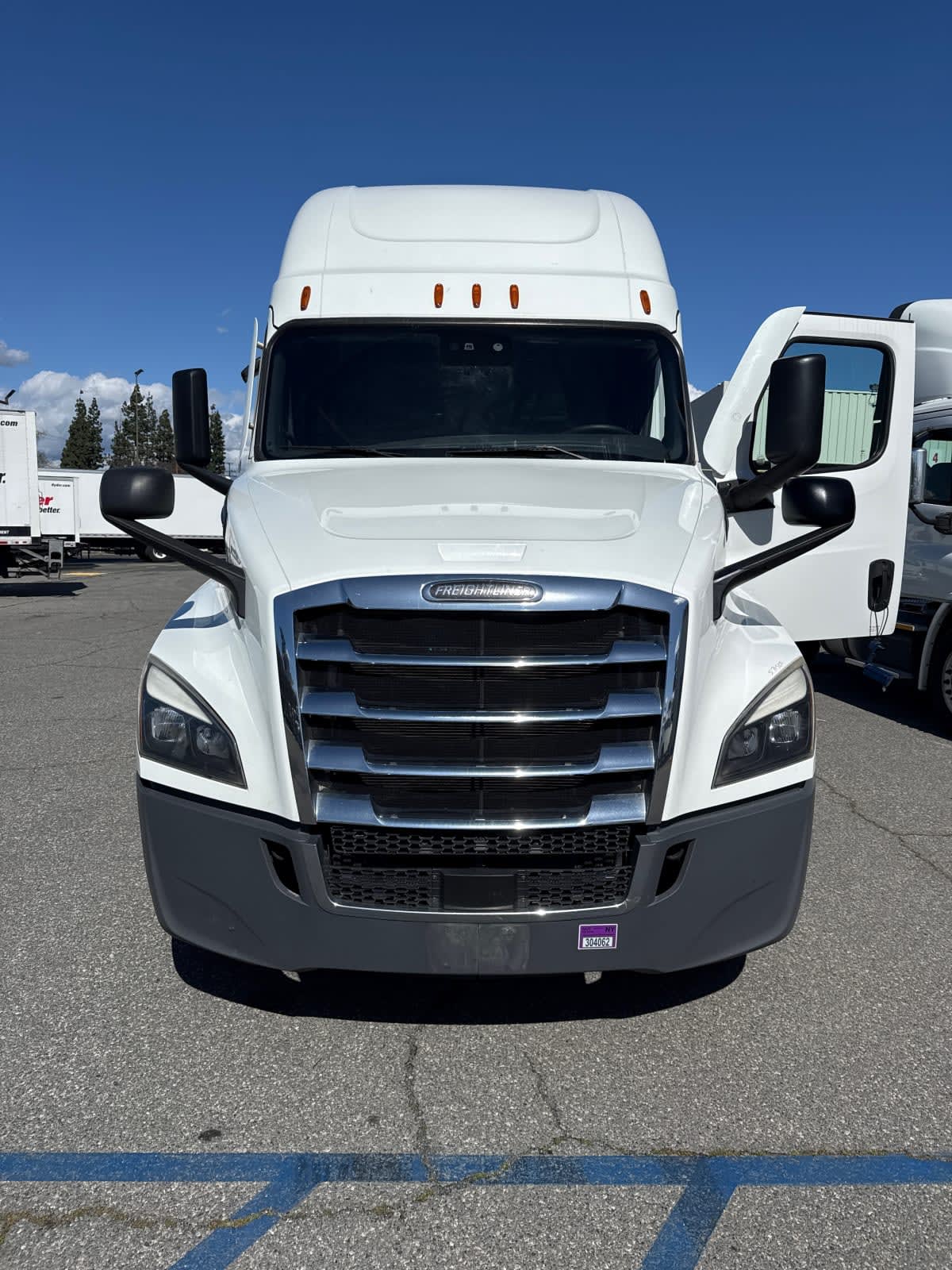 2022 Freightliner - image 2