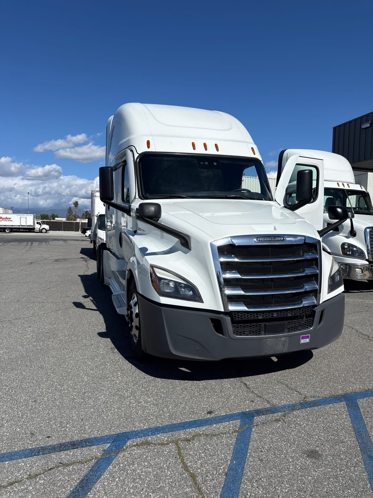 2022 Freightliner - image 1