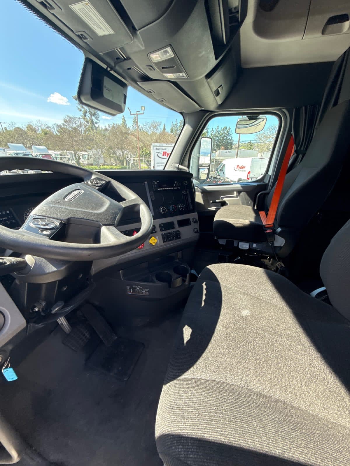 2022 Freightliner - image 7