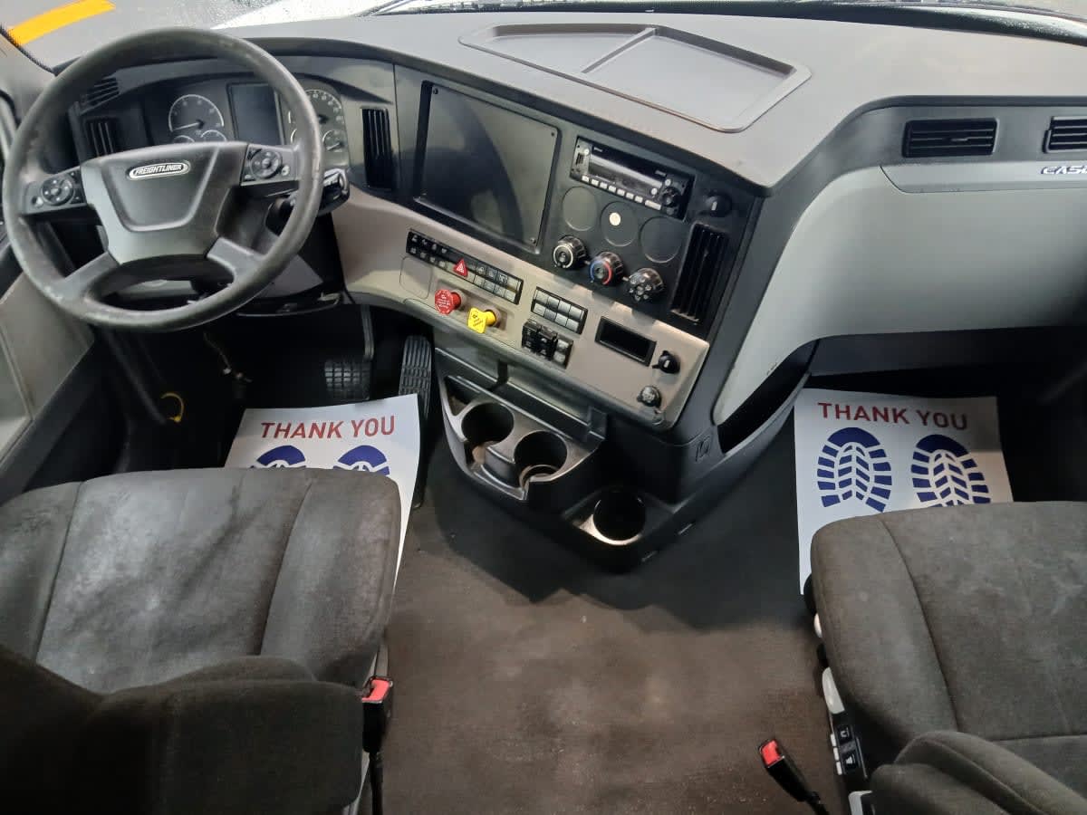2022 Freightliner Cascadia in Jacksonville, FL — photo 7
