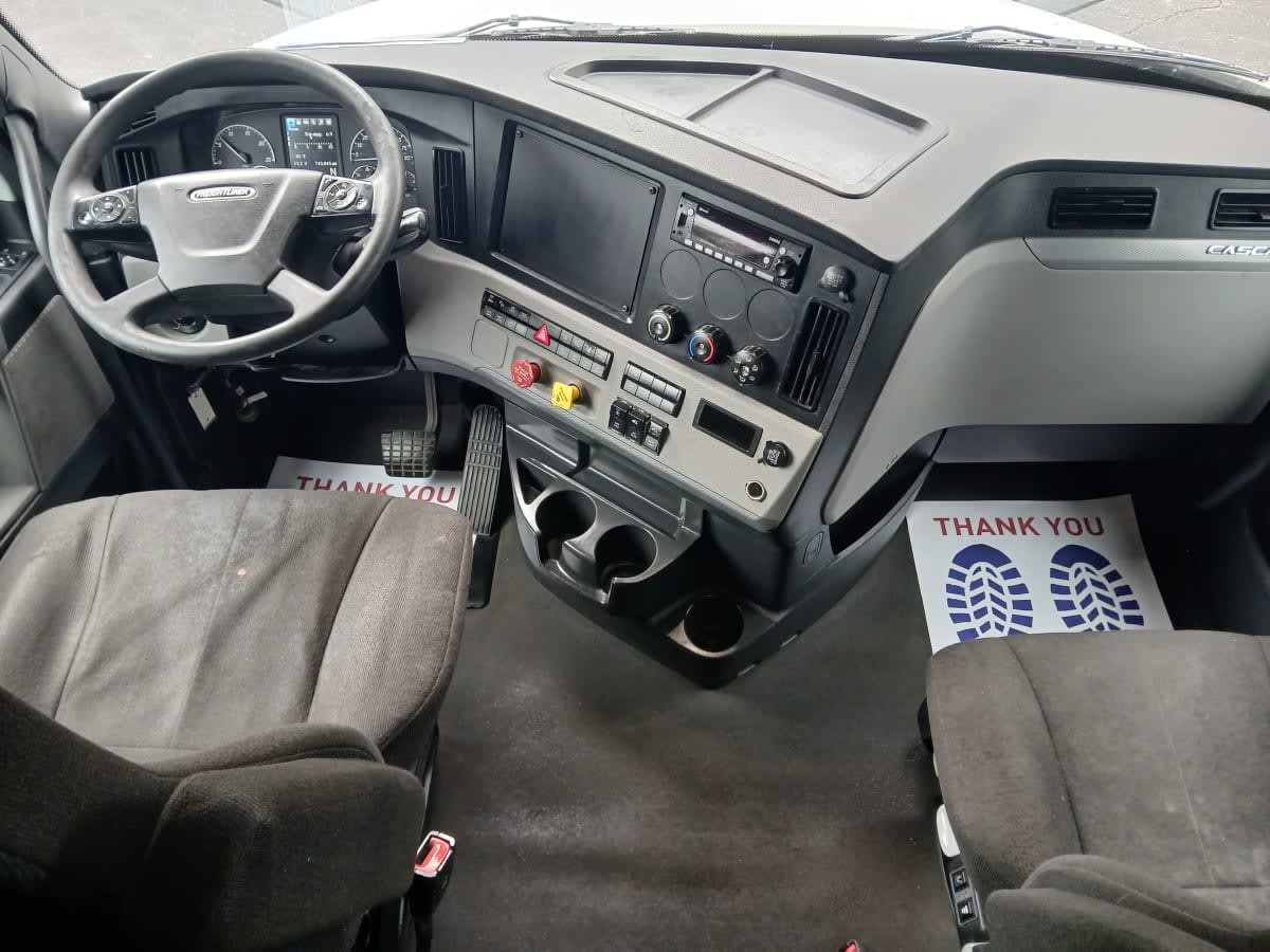 2022 Freightliner Cascadia in Jacksonville, FL — photo 7