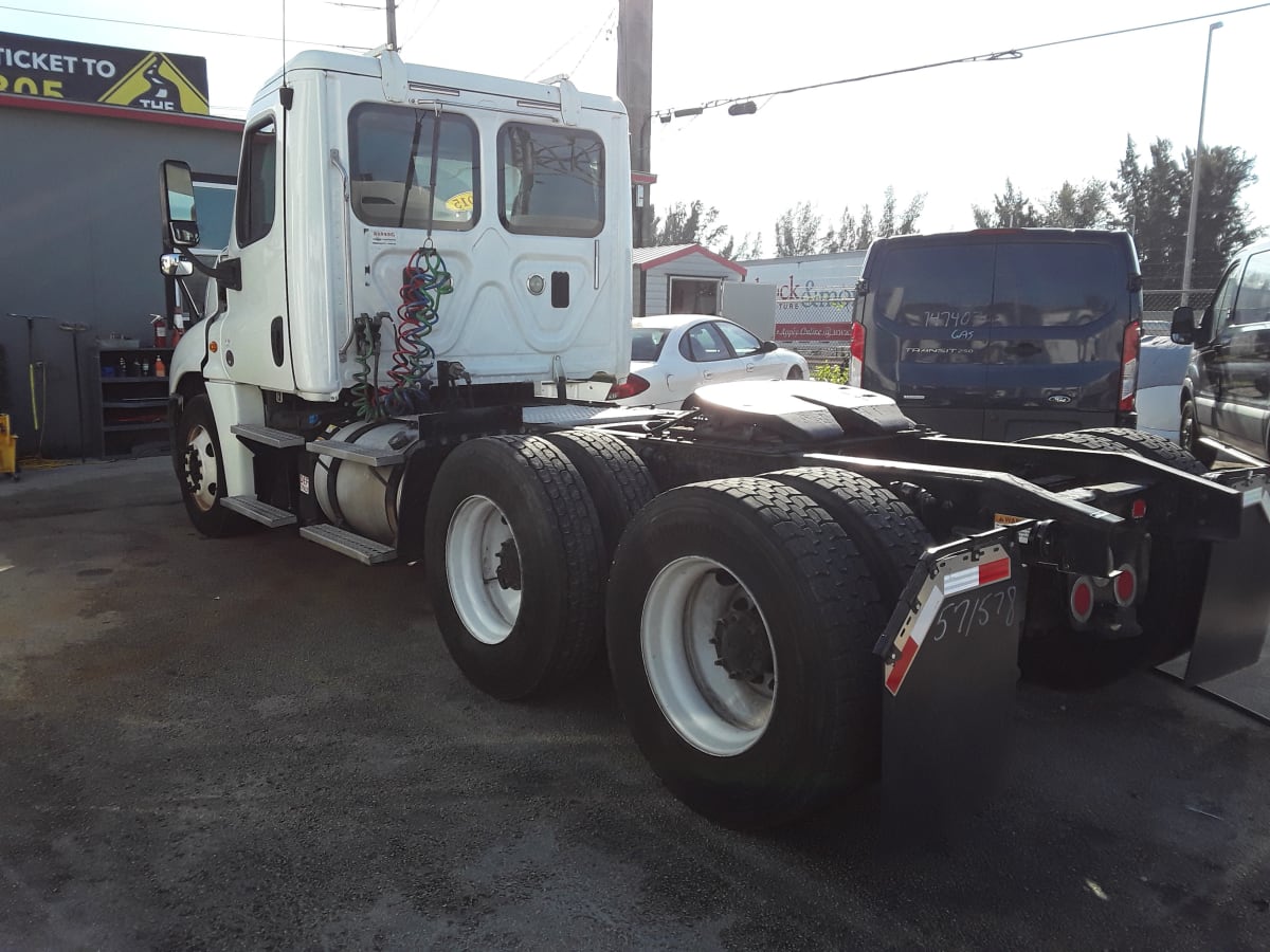 2015 Freightliner/Mercedes CASCADIA 125 571578