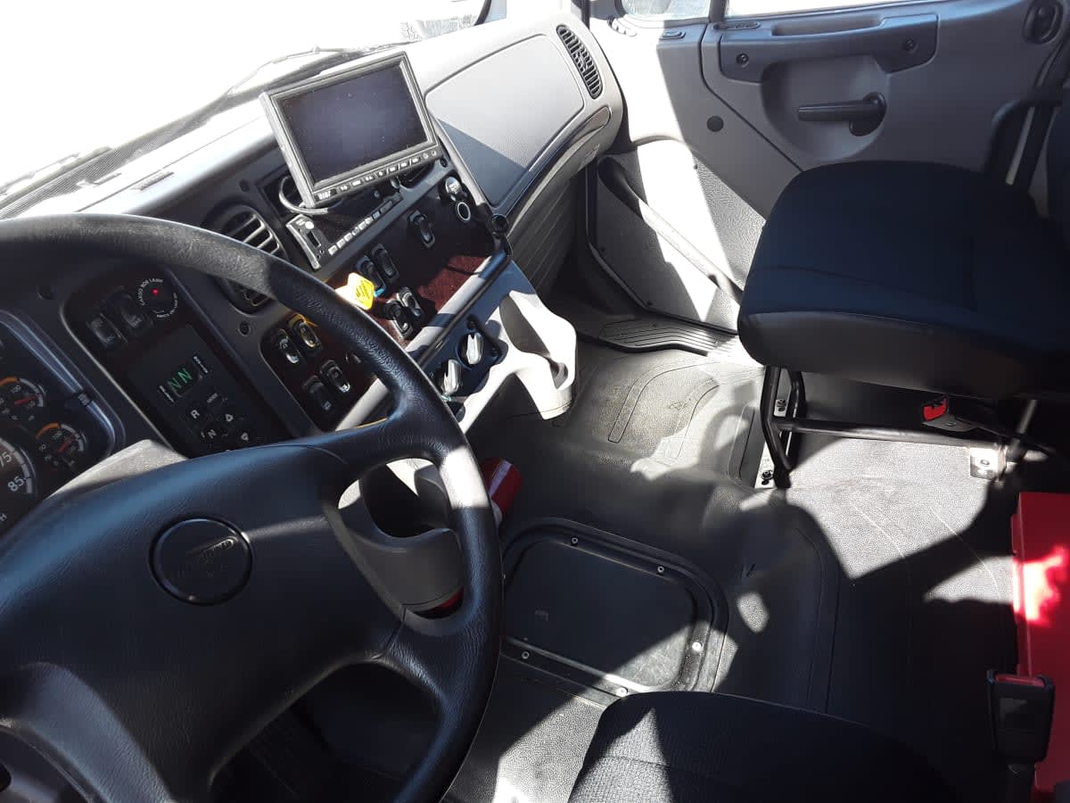 2022 Freightliner/Mercedes M2 106 571689
