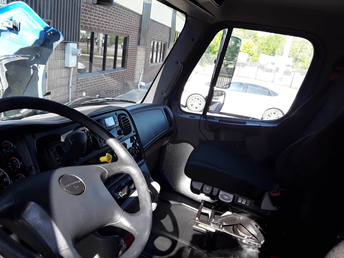 2022 Freightliner/Mercedes M2 106 571848