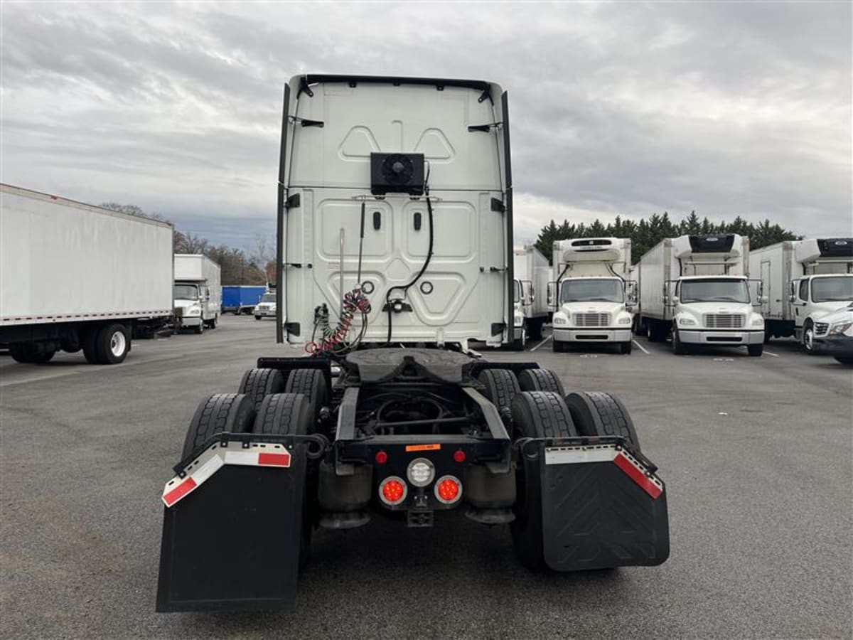 2022 Freightliner - image 5