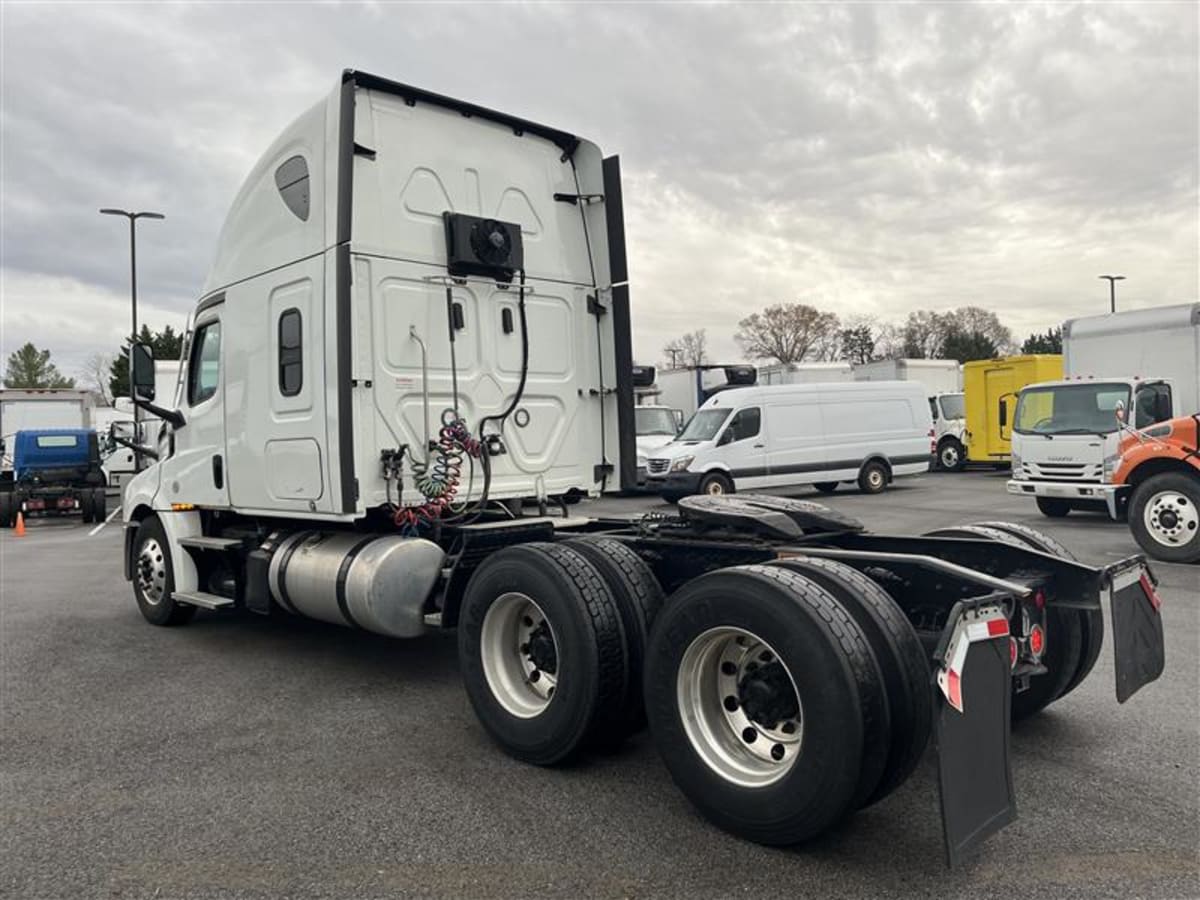 2022 Freightliner - image 6