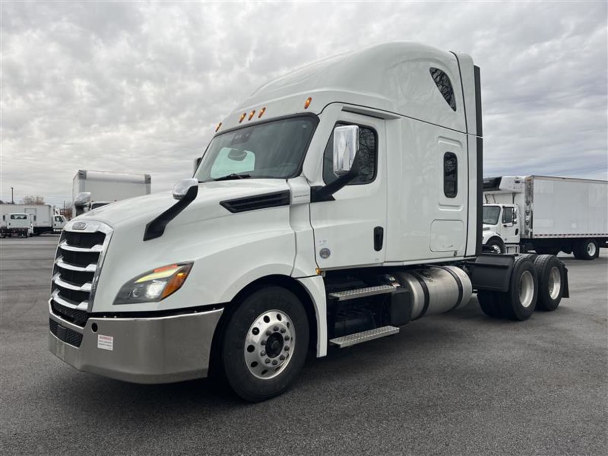 2022 Freightliner - image 1