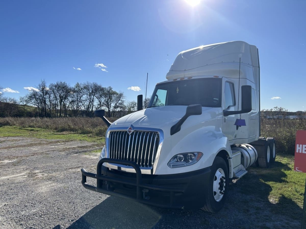 2018 Navistar International LT625 SLPR CAB 572522