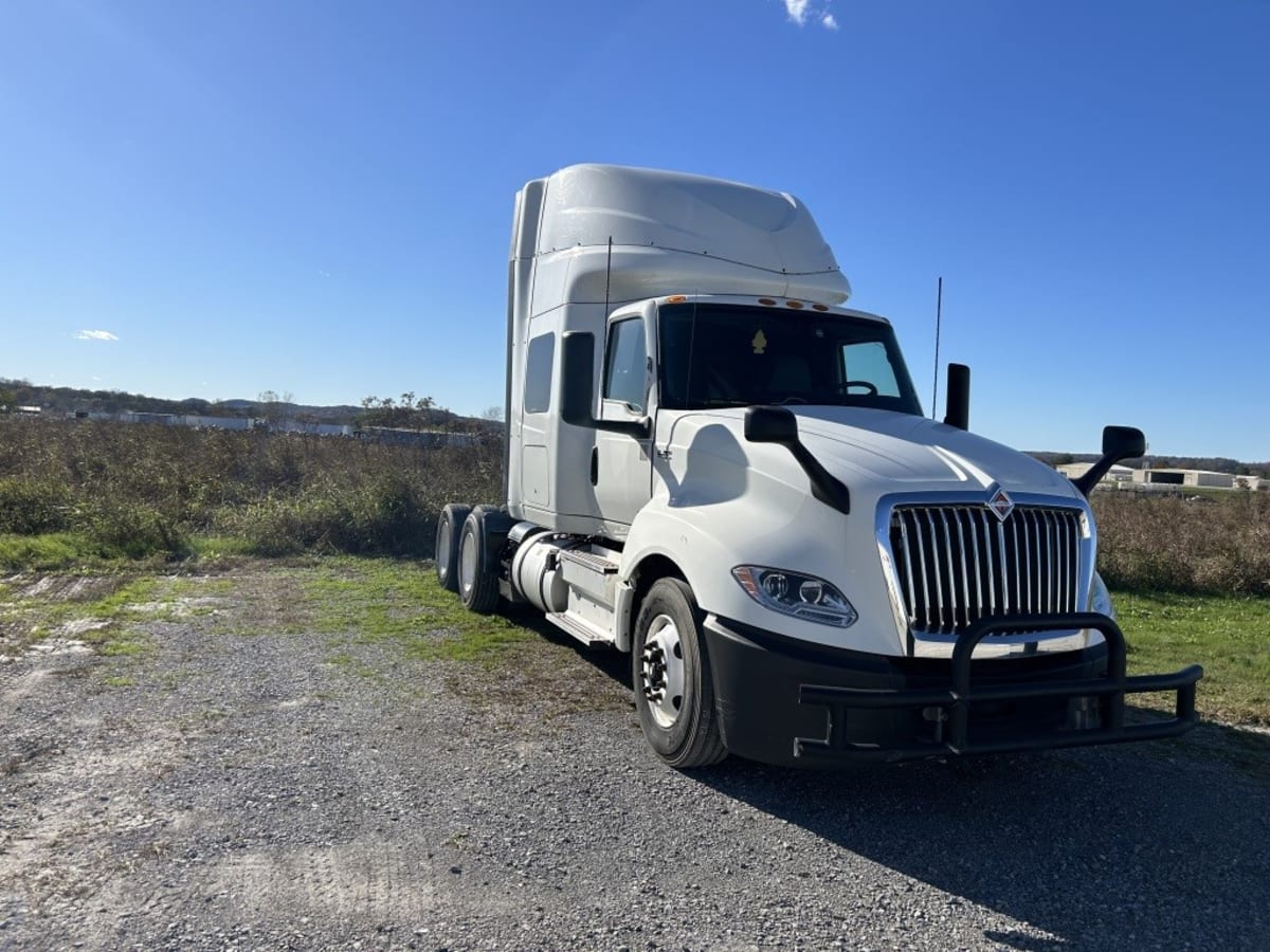 2018 Navistar International LT625 SLPR CAB 572522
