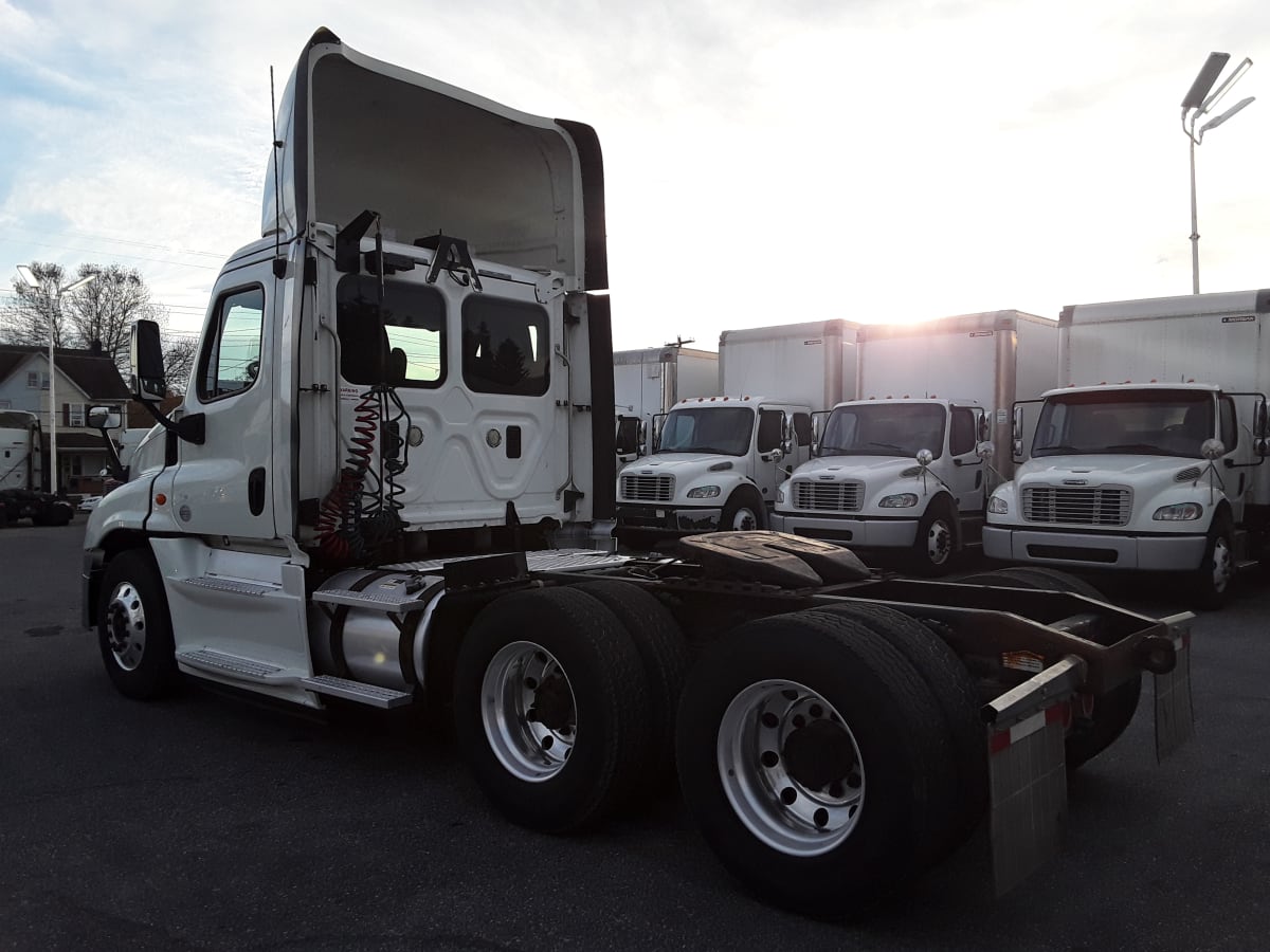 2015 Freightliner/Mercedes CASCADIA 125 573177