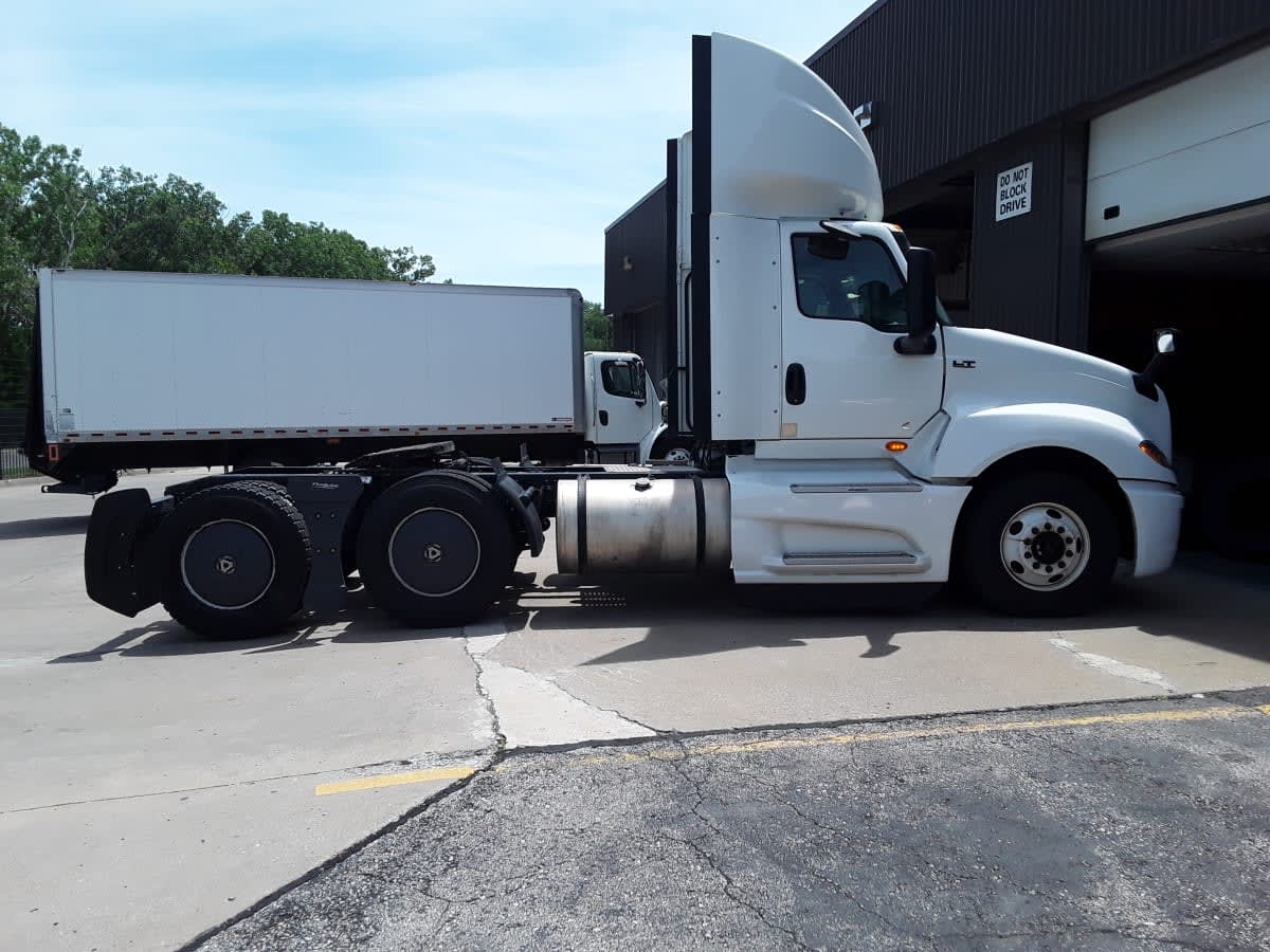 2022 Navistar International LT625 DAYCAB T/A 573803