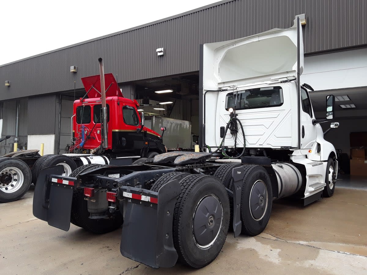 2022 Navistar International LT625 DAYCAB T/A 573804