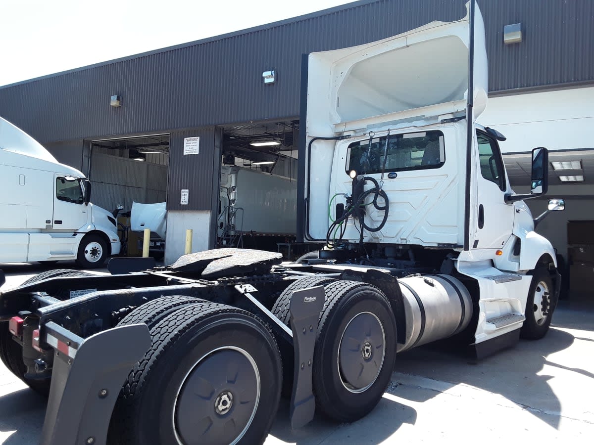 2022 Navistar International LT625 DAYCAB T/A 573806
