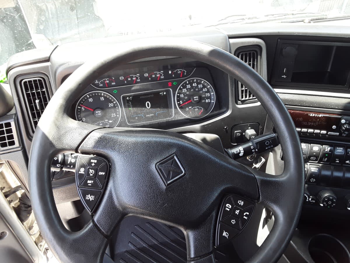 2022 Navistar International LT625 DAYCAB T/A 573806