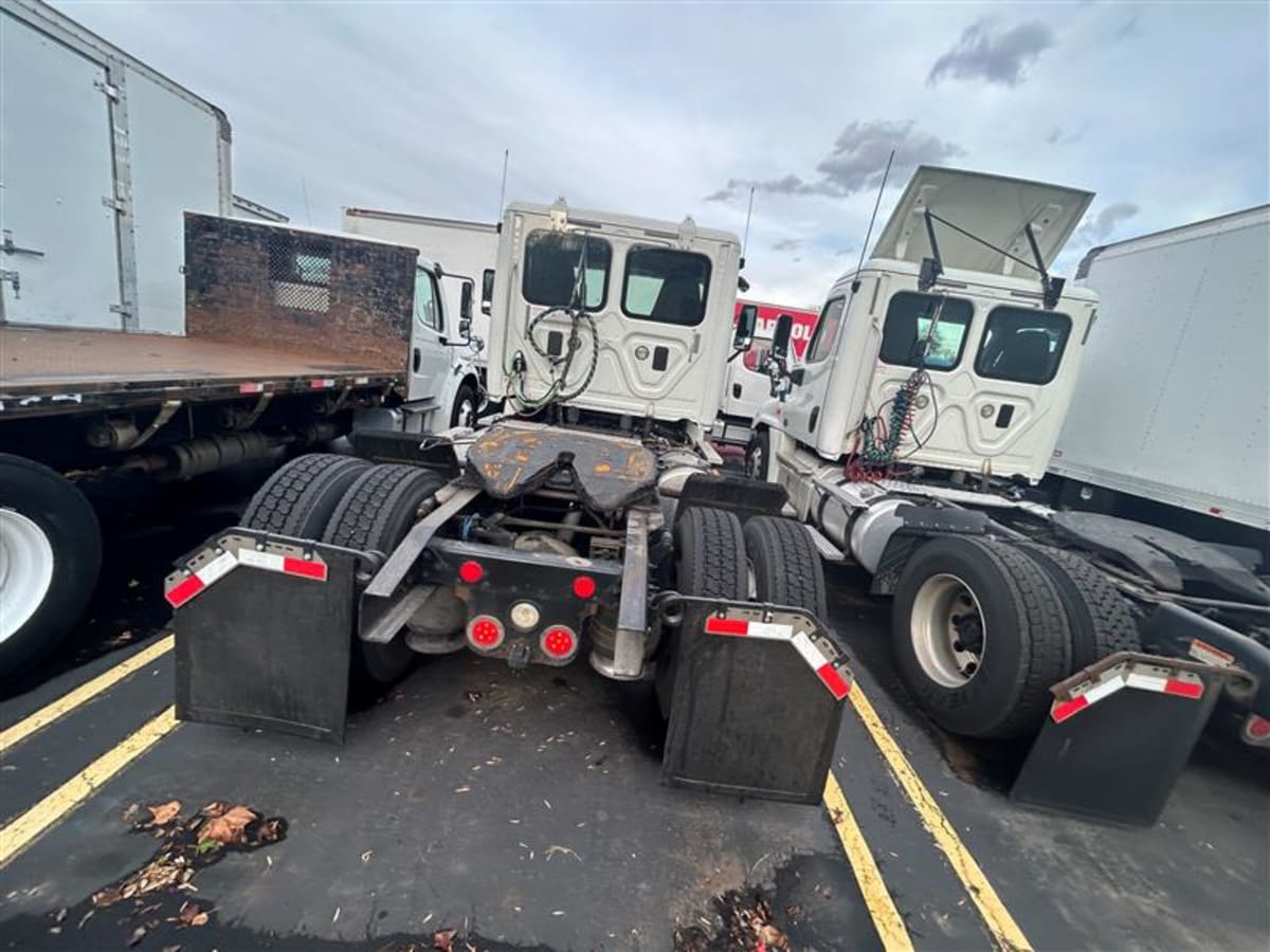 2014 Freightliner/Mercedes CASCADIA 113 575371