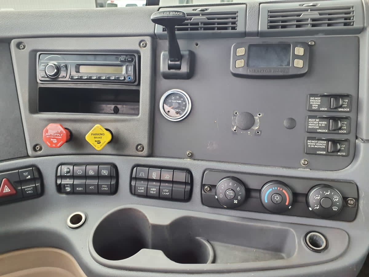 2017 Freightliner/Mercedes UNKNOWN 575718