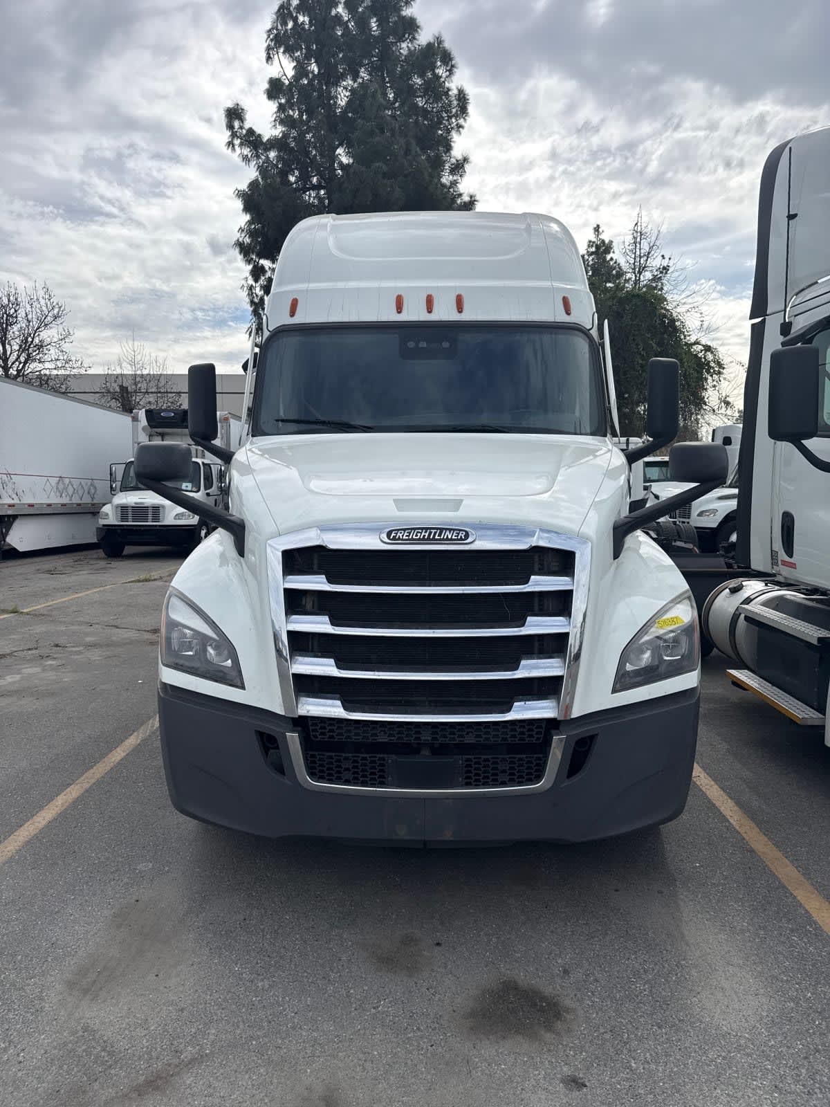 2023 Freightliner - image 2