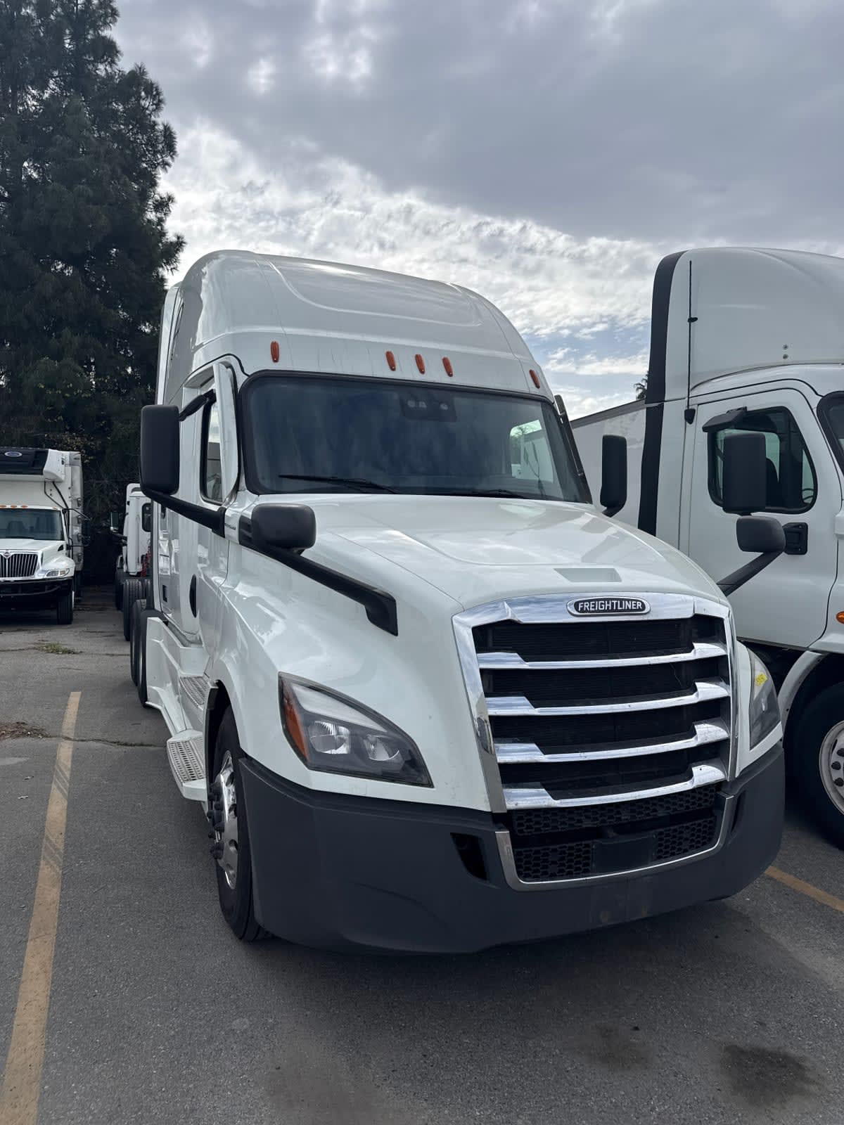 2023 Freightliner - image 1