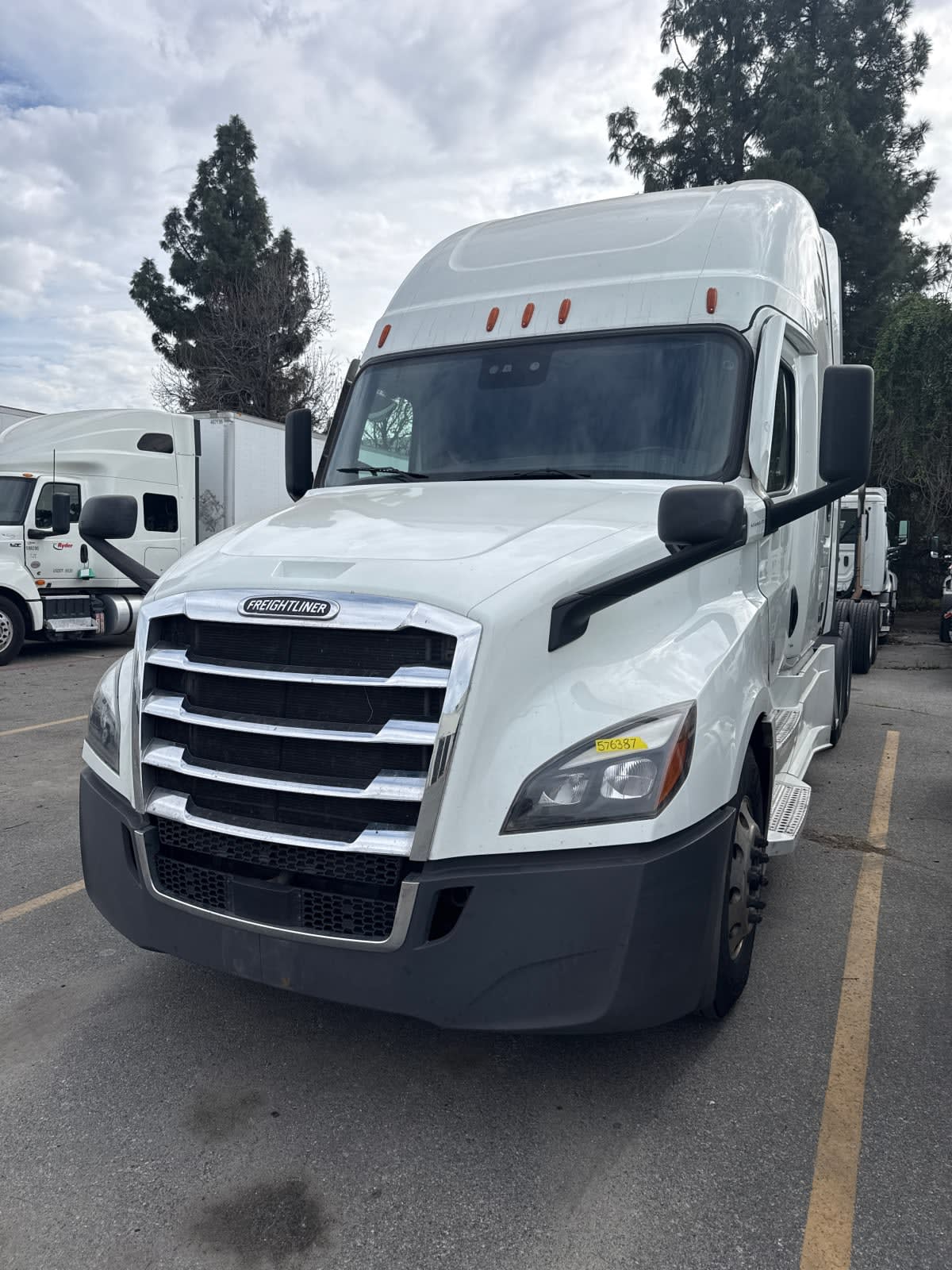 2023 Freightliner - image 3