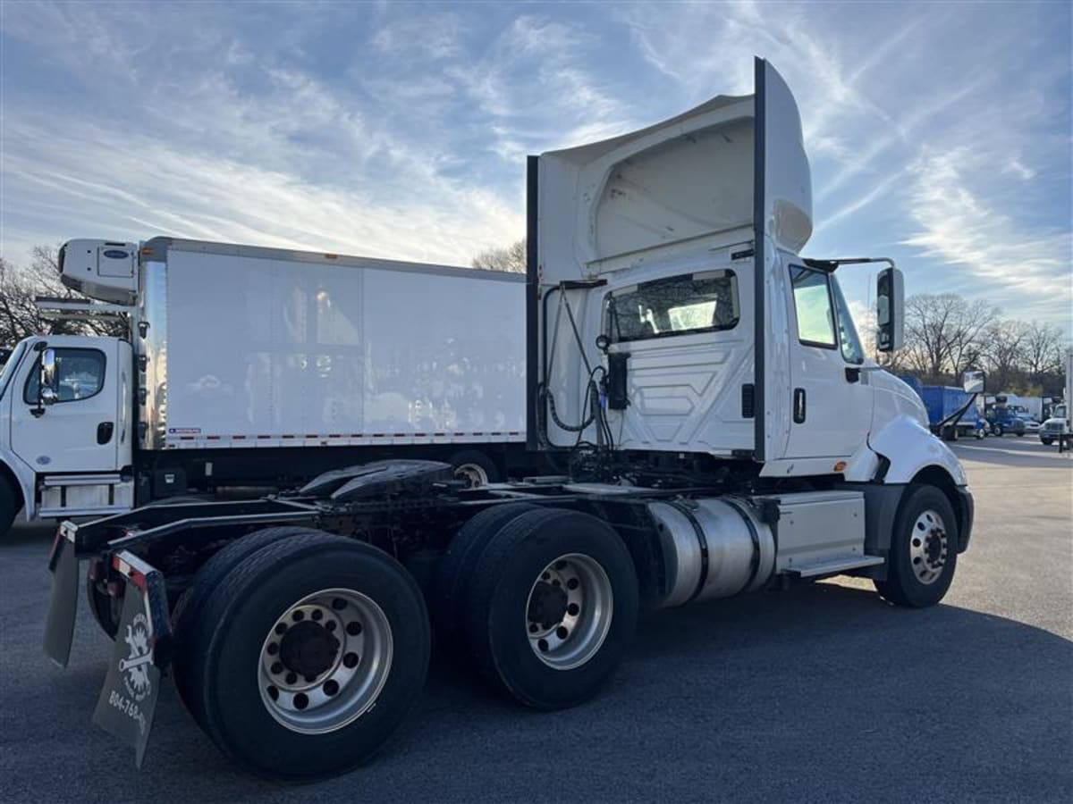 2016 International - image 4