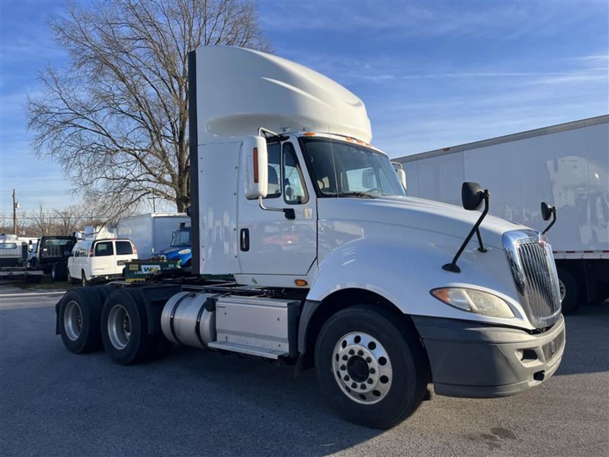 2016 International - image 3