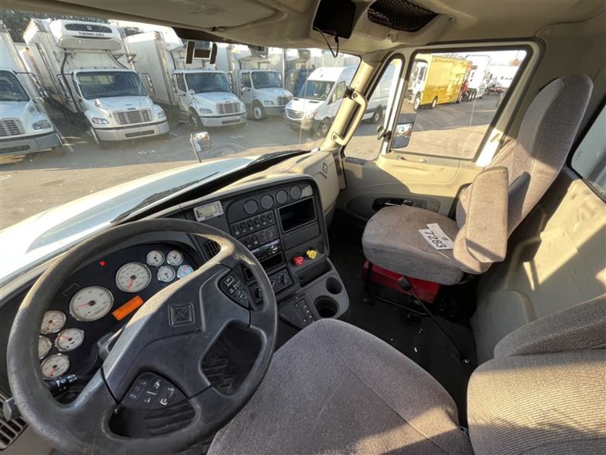 2016 International - image 7